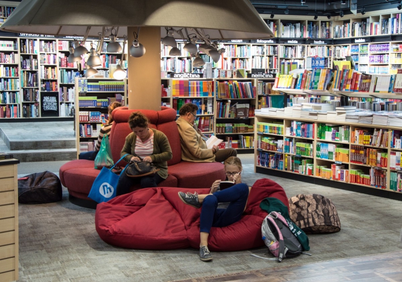 vente-LA ROQUEBRUSSANNE-min_books_bookstore_book_reader_readers_reading_shop_sale_books-849006