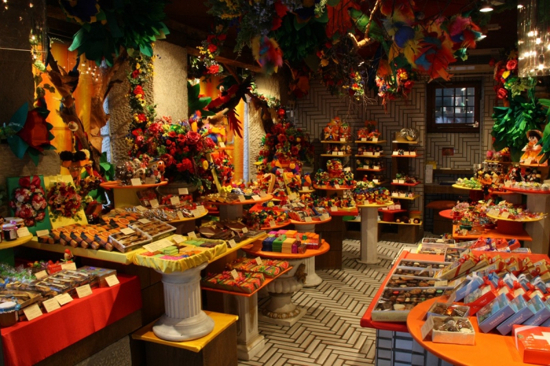 vente-LA ROQUEBRUSSANNE-min_candy_store_chocolate_shop_chocolate_switzerland-393515